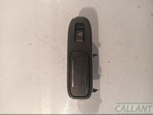 Gebruikte Raam schakelaar elektrisch Jaguar XJ (X350) 2.7d V6 24V Prijs € 30,25 Inclusief btw aangeboden door Garage Callant