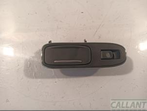 Gebruikte Raam schakelaar elektrisch Jaguar XJ (X350) 2.7d V6 24V Prijs € 30,25 Inclusief btw aangeboden door Garage Callant