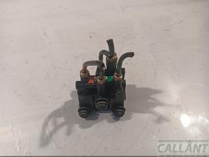 Gebruikte Niveauregelaar ventiel Landrover Defender II 3.0 D200 MHEV Prijs € 127,05 Inclusief btw aangeboden door Garage Callant