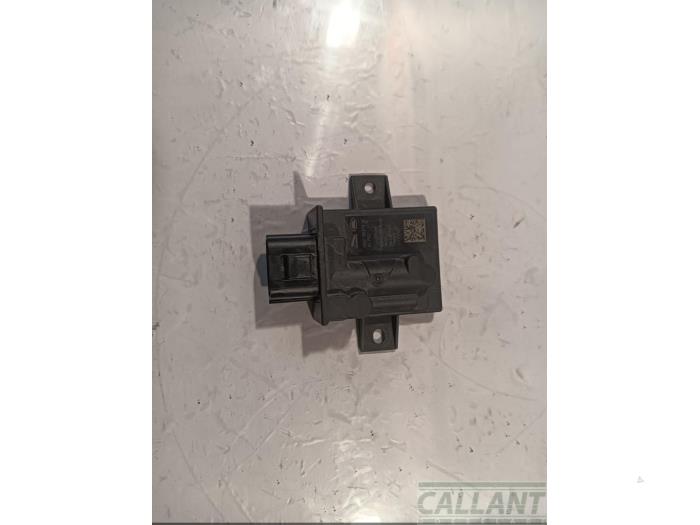 Gebruikte Brandstofpomp module Landrover Defender II 3.0 D200 MHEV Prijs € 66,55 Inclusief btw aangeboden door Garage Callant