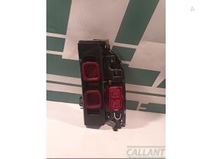 Gebruikte Achterlicht rechts Landrover Defender II 3.0 D200 MHEV Prijs € 423,50 Inclusief btw aangeboden door Garage Callant