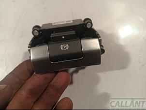 Gebruikte Handrem schakelaar Landrover Defender II 3.0 D200 MHEV Prijs € 24,20 Inclusief btw aangeboden door Garage Callant