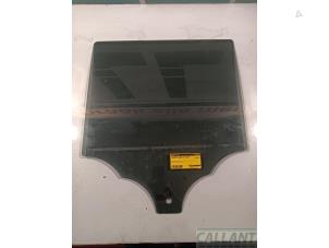 Gebruikte Deurruit 4Deurs links-achter Landrover Defender II 3.0 D200 MHEV Prijs € 90,75 Inclusief btw aangeboden door Garage Callant