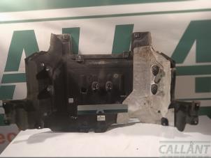 Gebruikte Bodem beschermplaat Landrover Defender II 3.0 D200 MHEV Prijs € 181,50 Inclusief btw aangeboden door Garage Callant