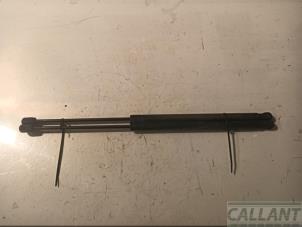 Gebruikte Set Gasdempers Achterklep Landrover Freelander II 2.2 td4 16V Prijs € 42,35 Inclusief btw aangeboden door Garage Callant