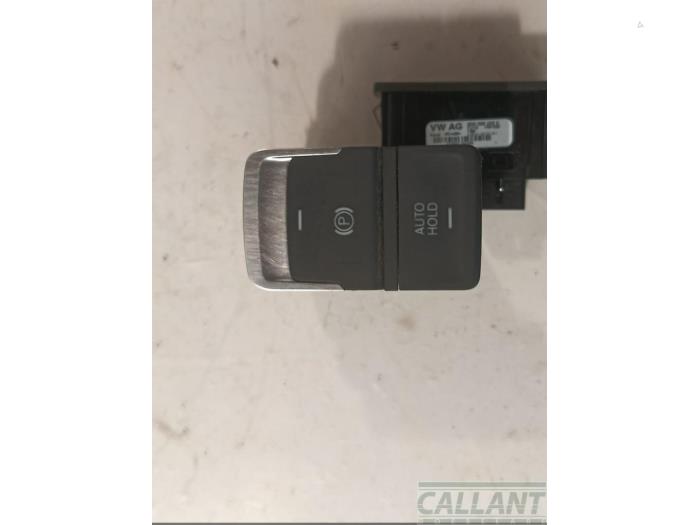 Gebruikte Schakelaar handrem Volkswagen Golf VII Variant (AUVV) 1.4 TSI BlueMotion Technology 125 16V Prijs € 24,20 Inclusief btw aangeboden door Garage Callant