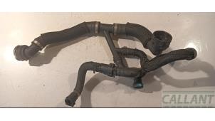 Gebruikte Koelwaterslang Landrover Discovery Sport (LC) 1.5 P300e 12V AWD Prijs € 66,55 Inclusief btw aangeboden door Garage Callant