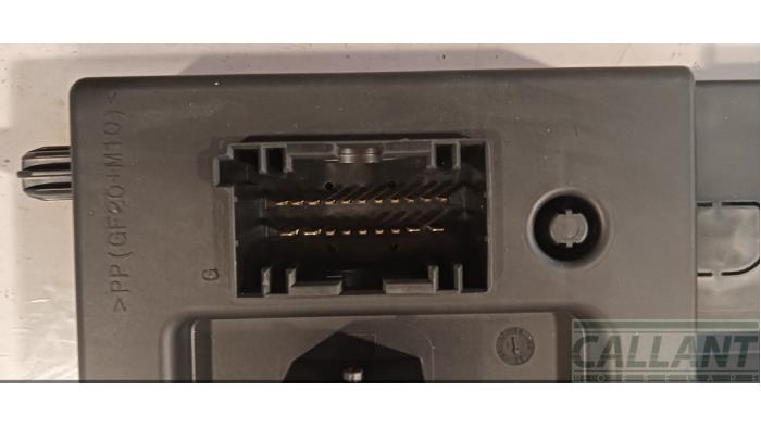 Computer Body Control van een Land Rover Discovery Sport (LC) 1.5 P300e 12V AWD 2020