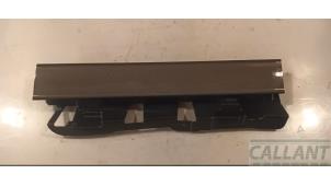 Gebruikte Dashboard deel Landrover Discovery Sport (LC) 1.5 P300e 12V AWD Prijs € 66,55 Inclusief btw aangeboden door Garage Callant