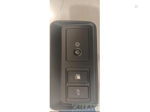 Gebruikte Schakelaar achterklep Landrover Discovery Sport (LC) 1.5 P300e 12V AWD Prijs € 24,20 Inclusief btw aangeboden door Garage Callant