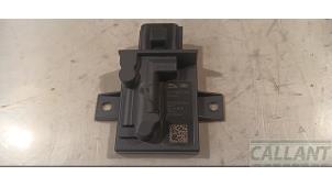 Gebruikte Brandstofpomp module Landrover Discovery Sport (LC) 1.5 P300e 12V AWD Prijs € 30,25 Inclusief btw aangeboden door Garage Callant