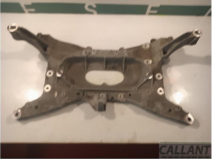 Gebruikte Subframe Landrover Discovery Sport (LC) 1.5 P300e 12V AWD Prijs € 484,00 Inclusief btw aangeboden door Garage Callant
