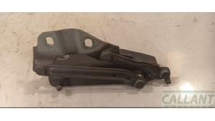 Gebruikte Motorkap Scharnier Landrover Discovery Sport (LC) 2.0 TD4 180 16V Prijs € 30,25 Inclusief btw aangeboden door Garage Callant