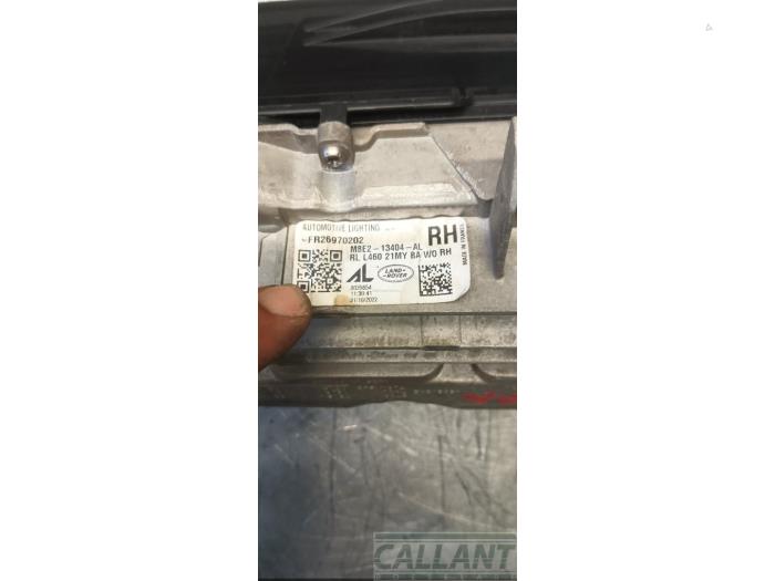 Achterlicht rechts van een Land Rover Range Rover V (LK) 3.0 V6 P510e 2022