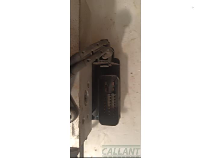 ABS Pomp van een Jaguar XK 8 Convertible 4.0 V8 32V 1998