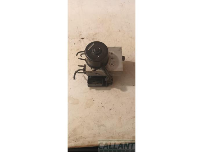 ABS Pomp van een Jaguar XK 8 Convertible 4.0 V8 32V 1998