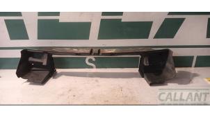 Gebruikte Luchtgeleider Landrover Range Rover III (LM) 2.9 TD6 24V Prijs € 24,20 Inclusief btw aangeboden door Garage Callant