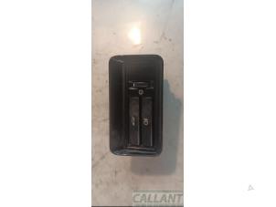 Gebruikte Schakelaar achterklep Jaguar XJ (X351) 3.0 D V6 24V Prijs € 30,25 Inclusief btw aangeboden door Garage Callant