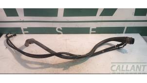 Gebruikte Vulpijp Brandstoftank Landrover Range Rover III (LM) 2.9 TD6 24V Prijs € 60,50 Inclusief btw aangeboden door Garage Callant