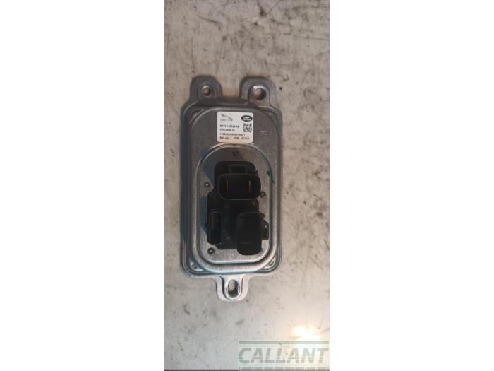 Accu controle module van een Jaguar XE 2.0d 180 16V 2016