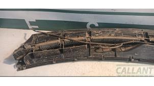 Gebruikte Bumperbalk voor Peugeot 107 1.0 12V Prijs € 66,55 Inclusief btw aangeboden door Garage Callant