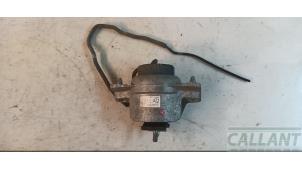 Gebruikte Motorrubber Jaguar XE 2.0d 180 16V Prijs € 90,75 Inclusief btw aangeboden door Garage Callant