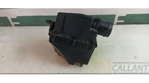 Gebruikte Luchtfilterhuis Jaguar XE 2.0d 180 16V Prijs € 90,75 Inclusief btw aangeboden door Garage Callant