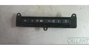 Gebruikte Schakelaar (diversen) Jaguar XE 2.0d 180 16V Prijs € 60,50 Inclusief btw aangeboden door Garage Callant