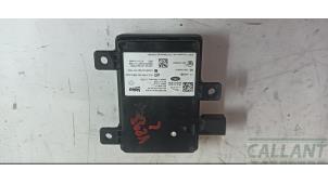 Gebruikte Dode hoek sensor Jaguar XE 2.0d 180 16V Prijs € 242,00 Inclusief btw aangeboden door Garage Callant