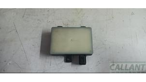 Gebruikte Dode hoek sensor Jaguar XE 2.0d 180 16V Prijs € 242,00 Inclusief btw aangeboden door Garage Callant