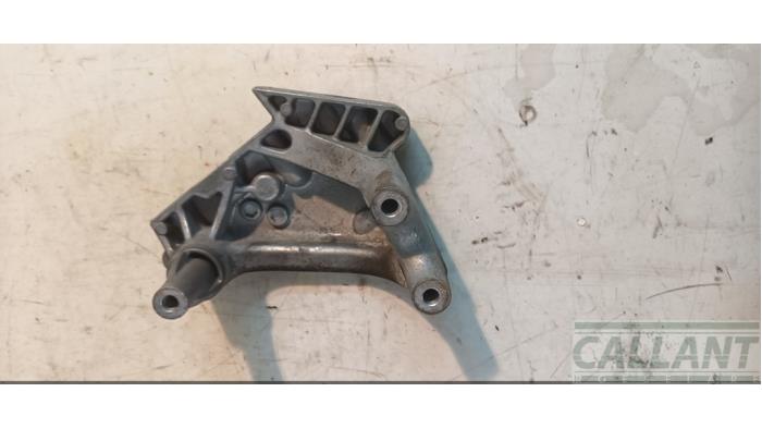 Gebruikte Motorrubber Volkswagen Golf VII Variant (AUVV) 1.6 TDI BMT 16V Prijs € 30,25 Inclusief btw aangeboden door Garage Callant