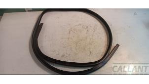 Gebruikte Portierrubber 4Deurs links-voor Landrover Range Rover IV (LG) 4.4 SDV8 32V Prijs € 60,50 Inclusief btw aangeboden door Garage Callant