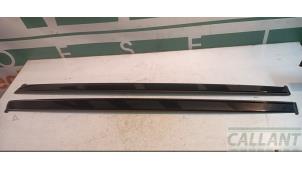 Gebruikte Daklijst set Landrover Range Rover IV (LG) 4.4 SDV8 32V Prijs € 121,00 Inclusief btw aangeboden door Garage Callant