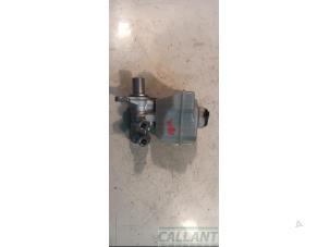 Gebruikte Hoofdremcilinder Landrover Range Rover IV (LG) 4.4 SDV8 32V Prijs € 102,85 Inclusief btw aangeboden door Garage Callant