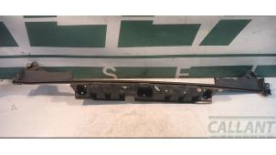 Gebruikte Bumpersteun midden-achter Landrover Range Rover IV (LG) 4.4 SDV8 32V Prijs € 30,25 Inclusief btw aangeboden door Garage Callant