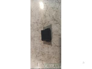 Gebruikte Schakelaar achterklep Jaguar XJ (X351) 3.0 D V6 24V Prijs € 24,20 Inclusief btw aangeboden door Garage Callant