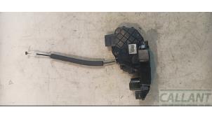 Gebruikte Deurslot Mechaniek 4Deurs rechts-achter Jaguar XJ (X351) 3.0 D V6 24V Prijs € 90,75 Inclusief btw aangeboden door Garage Callant