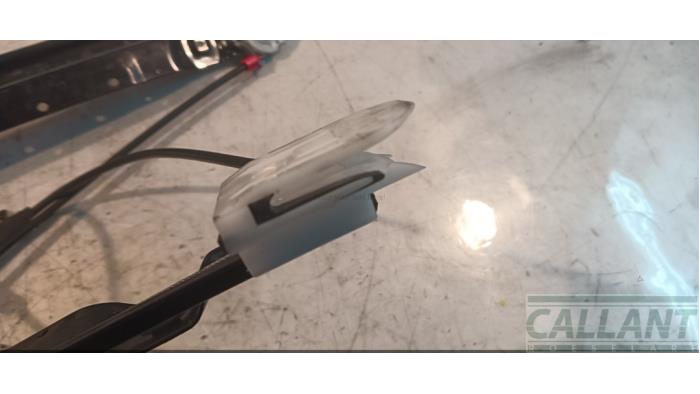 Ruitmechaniek 4Deurs rechts-achter van een Jaguar XJ (X351) 3.0 D V6 24V 2010