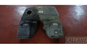 Gebruikte Brandstoftank Landrover Range Rover IV (LG) 4.4 SDV8 32V Prijs € 242,00 Inclusief btw aangeboden door Garage Callant