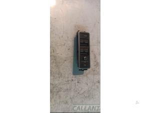 Gebruikte Combischakelaar ramen Landrover Range Rover IV (LG) 4.4 SDV8 32V Prijs € 78,65 Inclusief btw aangeboden door Garage Callant