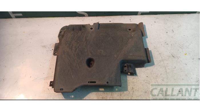 Beschermplaat bodem van een Land Rover Discovery Sport (LC) 2.0 eD4 150 16V 2016