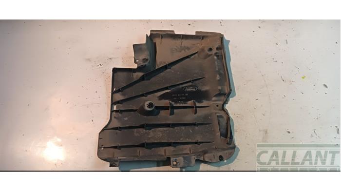 Beschermplaat bodem van een Land Rover Discovery Sport (LC) 2.0 eD4 150 16V 2016