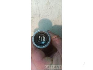 Gebruikte Start/Stop schakelaar Landrover Discovery Sport (LC) 2.0 eD4 150 16V Prijs € 30,25 Inclusief btw aangeboden door Garage Callant