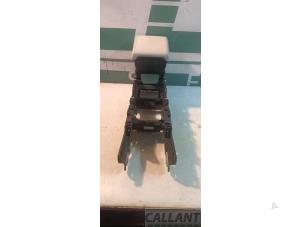 Gebruikte Middenconsoles Landrover Discovery Sport (LC) 2.0 eD4 150 16V Prijs € 181,50 Inclusief btw aangeboden door Garage Callant