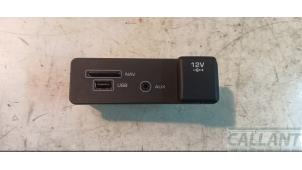 Gebruikte AUX/USB aansluiting Landrover Discovery Sport (LC) 2.0 eD4 150 16V Prijs € 30,25 Inclusief btw aangeboden door Garage Callant