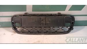 Gebruikte Grille Citroen C4 Cactus (0B/0P) 1.5 Blue HDi 100 Prijs € 72,60 Inclusief btw aangeboden door Garage Callant