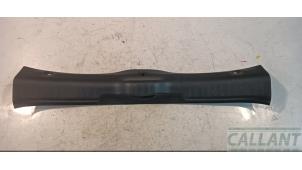 Gebruikte Bekleding achterinstap Citroen C4 Cactus (0B/0P) 1.5 Blue HDi 100 Prijs € 30,25 Inclusief btw aangeboden door Garage Callant