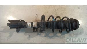 Gebruikte Schokbreker links-voor Kia Stonic (YB) 1.0i T-GDi 12V Prijs € 121,00 Inclusief btw aangeboden door Garage Callant