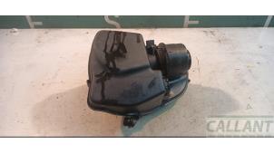 Gebruikte Luchtfilterhuis Opel Astra K Sports Tourer 1.0 Turbo 12V Prijs € 66,55 Inclusief btw aangeboden door Garage Callant