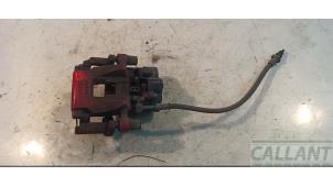 Gebruikte Remklauw (Tang) links-achter Jaguar XE 3.0 V6 S 24V Prijs € 151,25 Inclusief btw aangeboden door Garage Callant